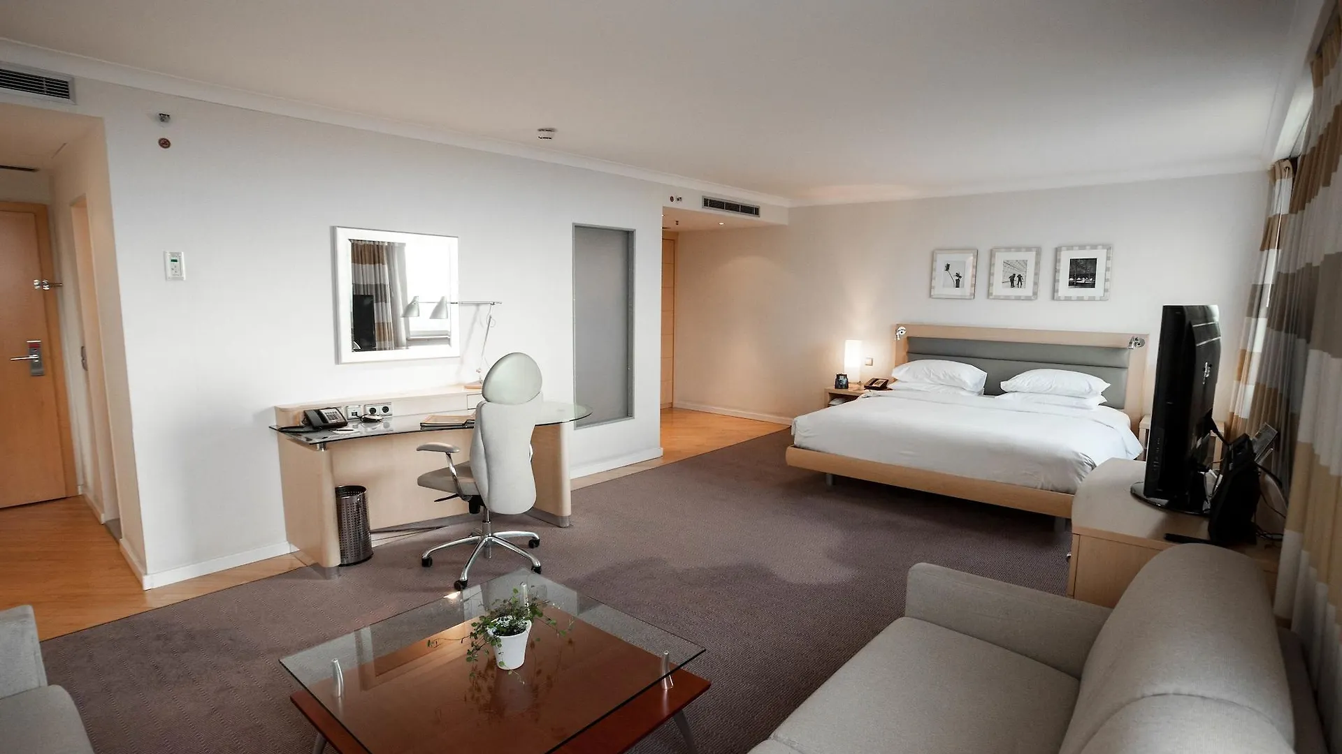 Hilton Düsseldorf Hotel 5*,  Duitsland