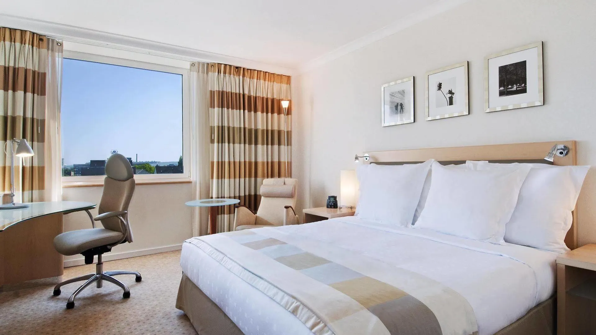 Hilton Düsseldorf Hotel 5*,  Duitsland